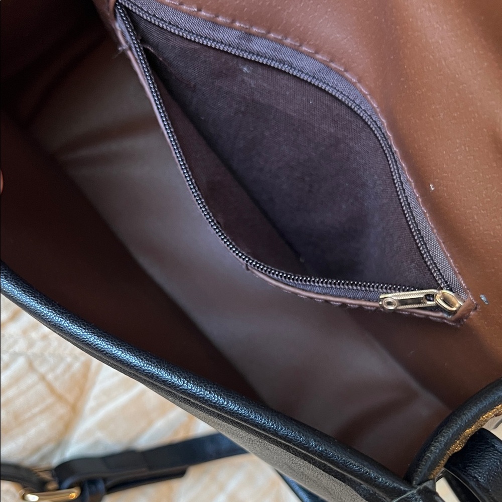 Black Crossbody Fashion Bag - Picture 4 of 9